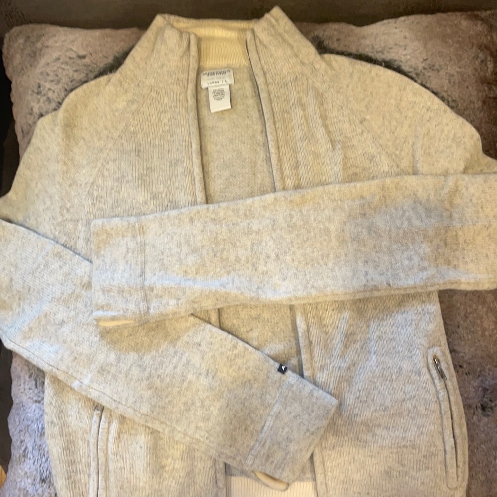 Abercrombie Sweater. 🔝 Pick of the day!!